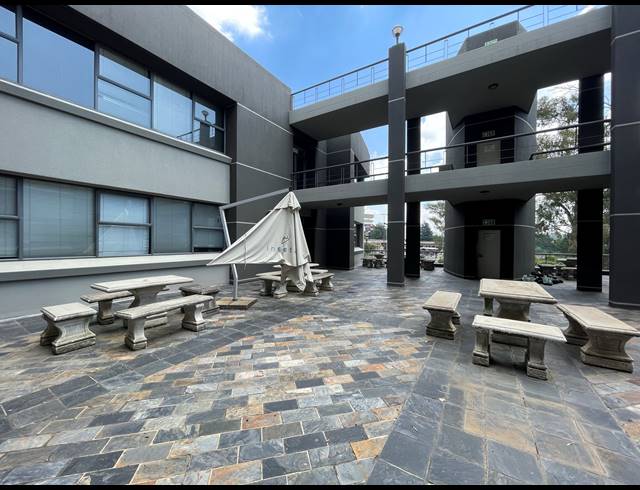 3,400M² OFFICE TO LET IN PARKTOWN